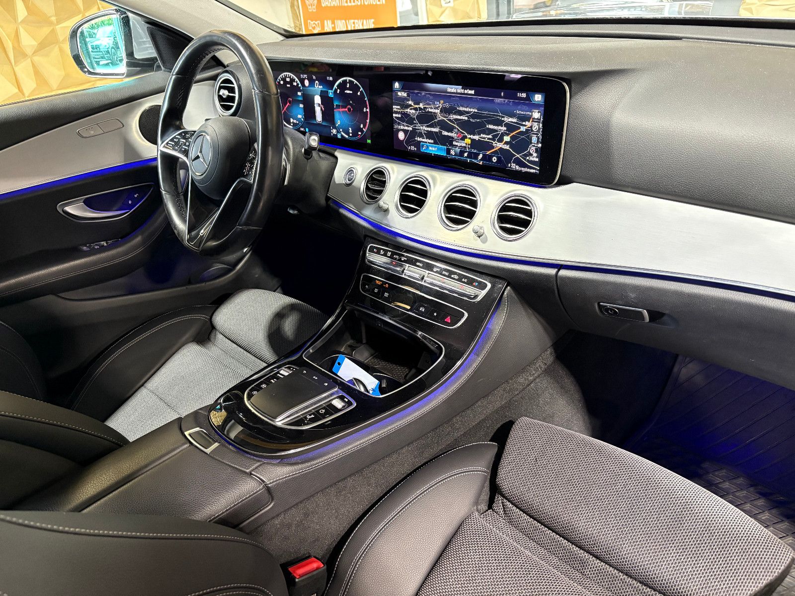 Fahrzeugabbildung Mercedes-Benz E 220 T-Modell d/NAVI/KAMERA/APPLE/AMBIENTE/ACC