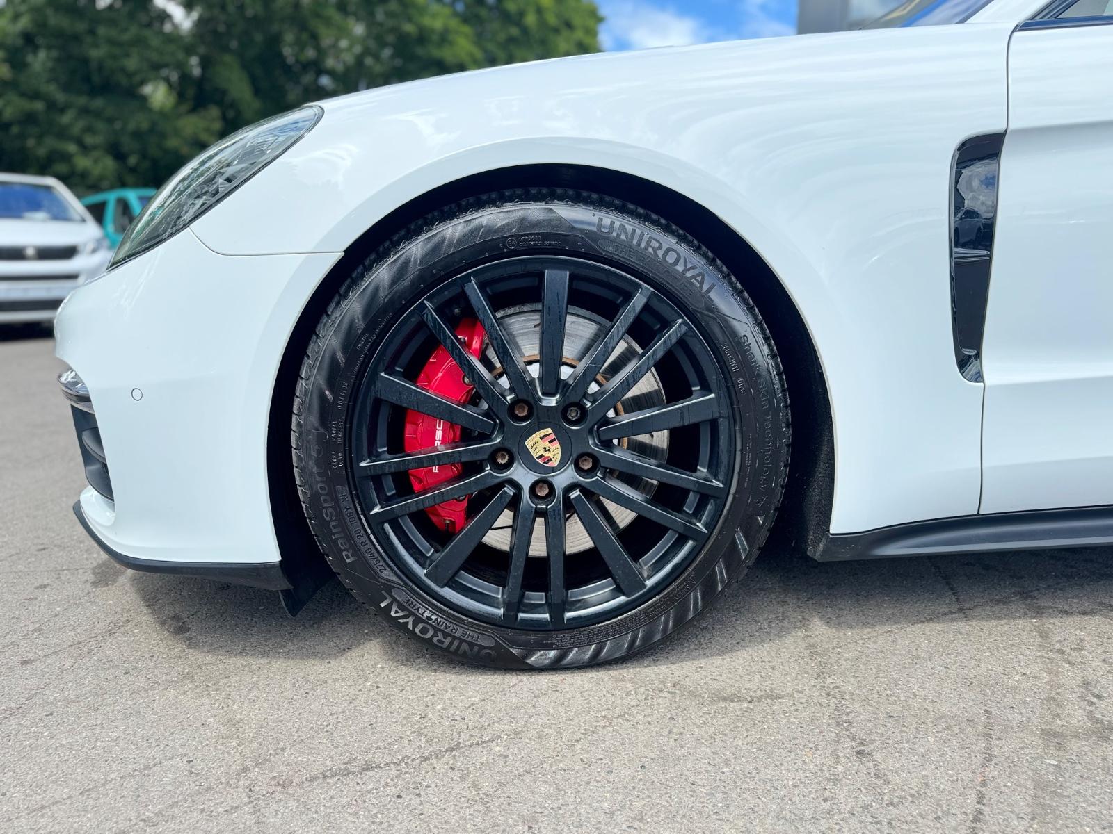 Porsche PANAMERA GTS*SPORT-DESIGN*SOFTCLOSE*SPORT-ABGAS*