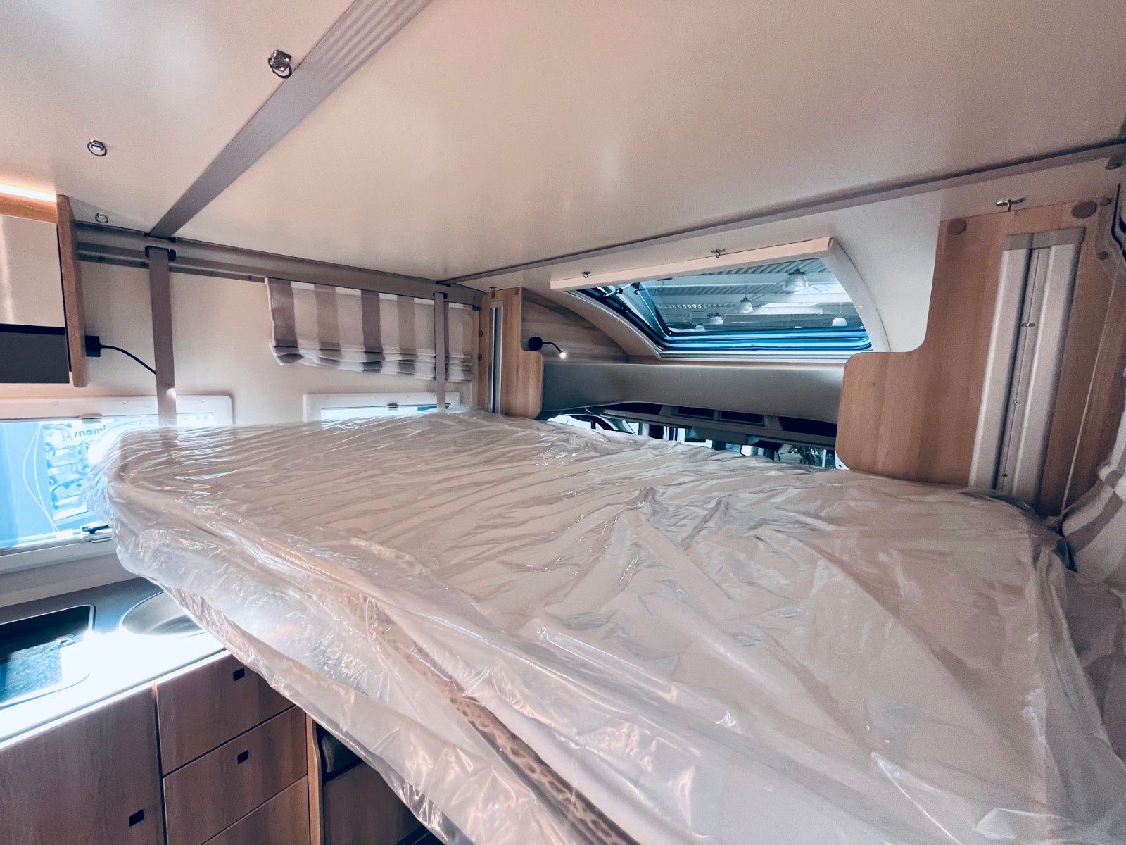 Fahrzeugabbildung NobelART T-7000 - Modell 2026 - Hubbett