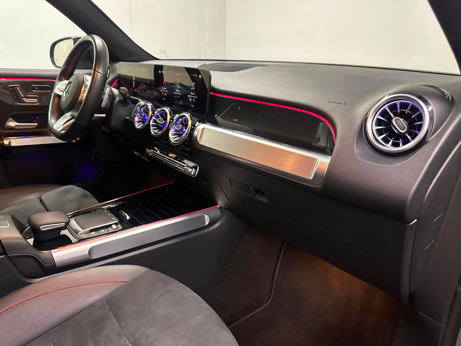 Fahrzeugabbildung Mercedes-Benz GLB 180 d *AMG-LINE*NIGHT*DISTRO*AHK*KAMERA*LED*