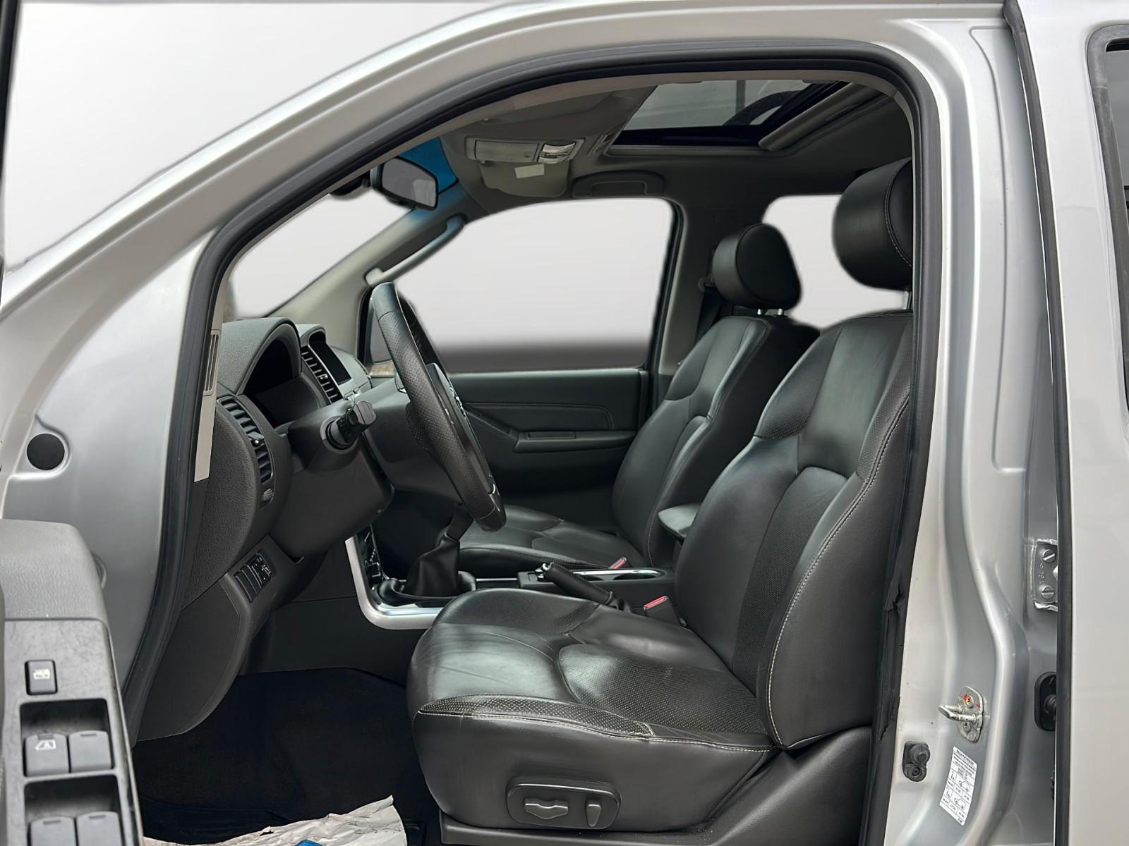 NISSAN PATHFINDER 2.5 dCi 190ch LE 4X4 - 7 PLACES - TOIT PANORAMIQUE - INTERIEUR CUIR CHAUFFANT - GPS - ATTELAGE