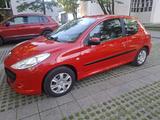 Peugeot 206+ 1,4 - Peugeot Traveller in München