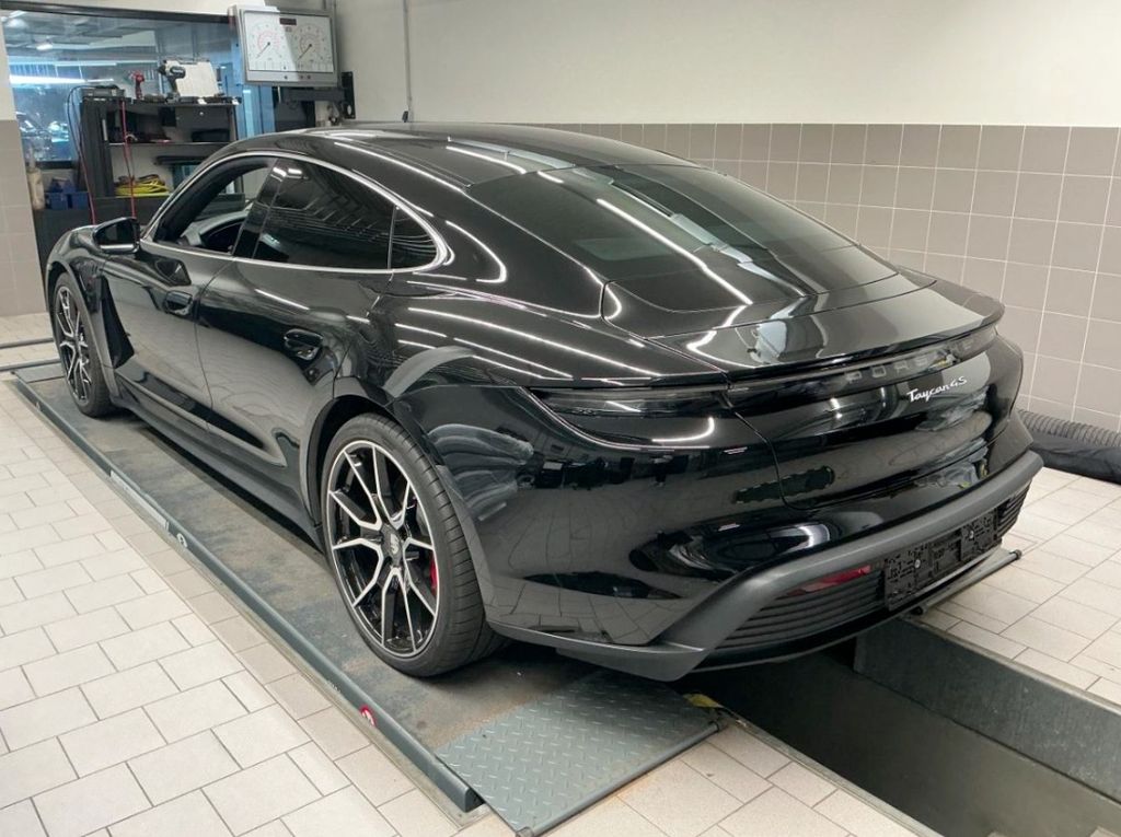 PORSCHE Taycan 2023