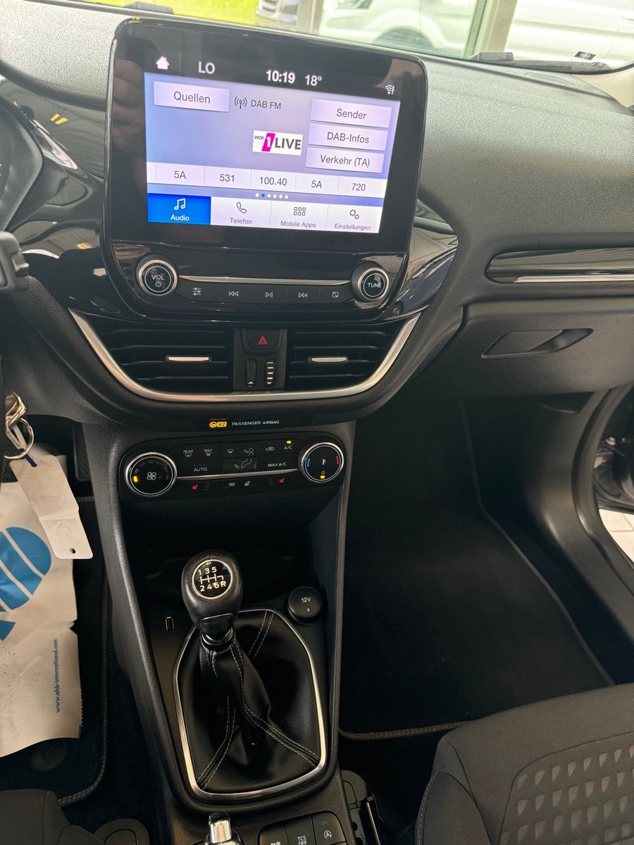 Fahrzeugabbildung Ford Fiesta Titanium/Winterpaket/LED/Sportsitze