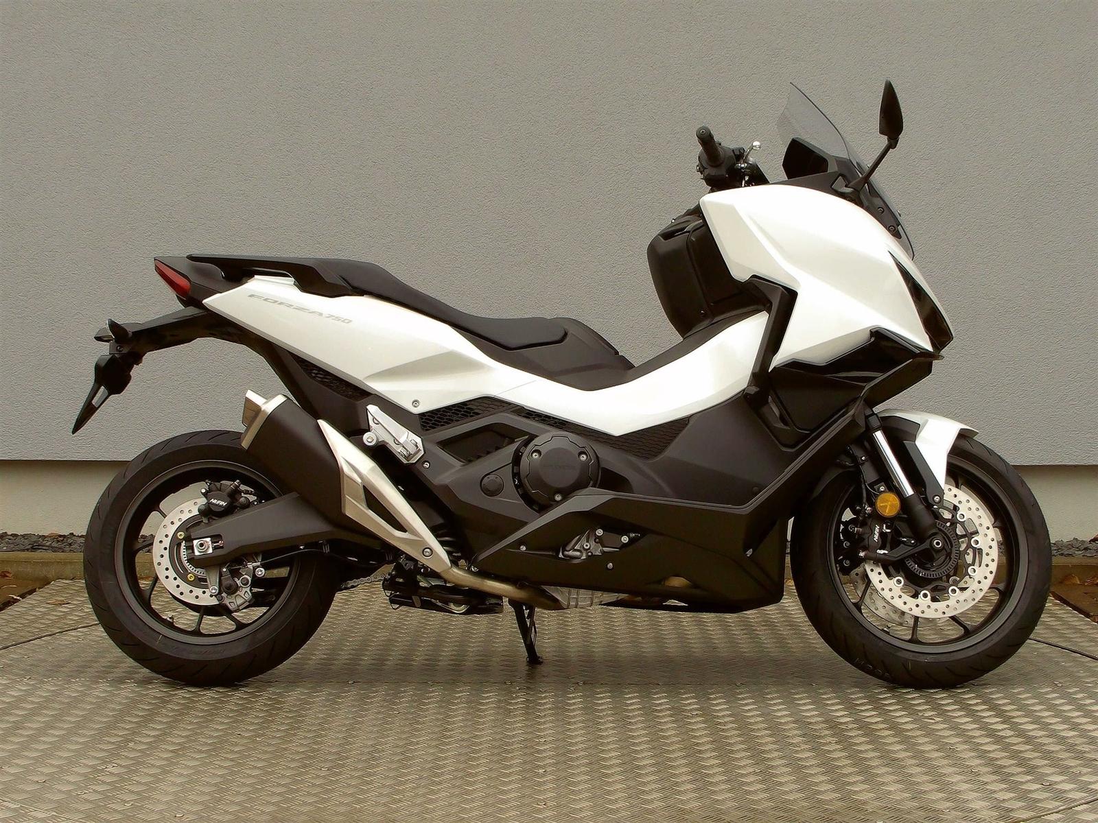 Honda Forza 750