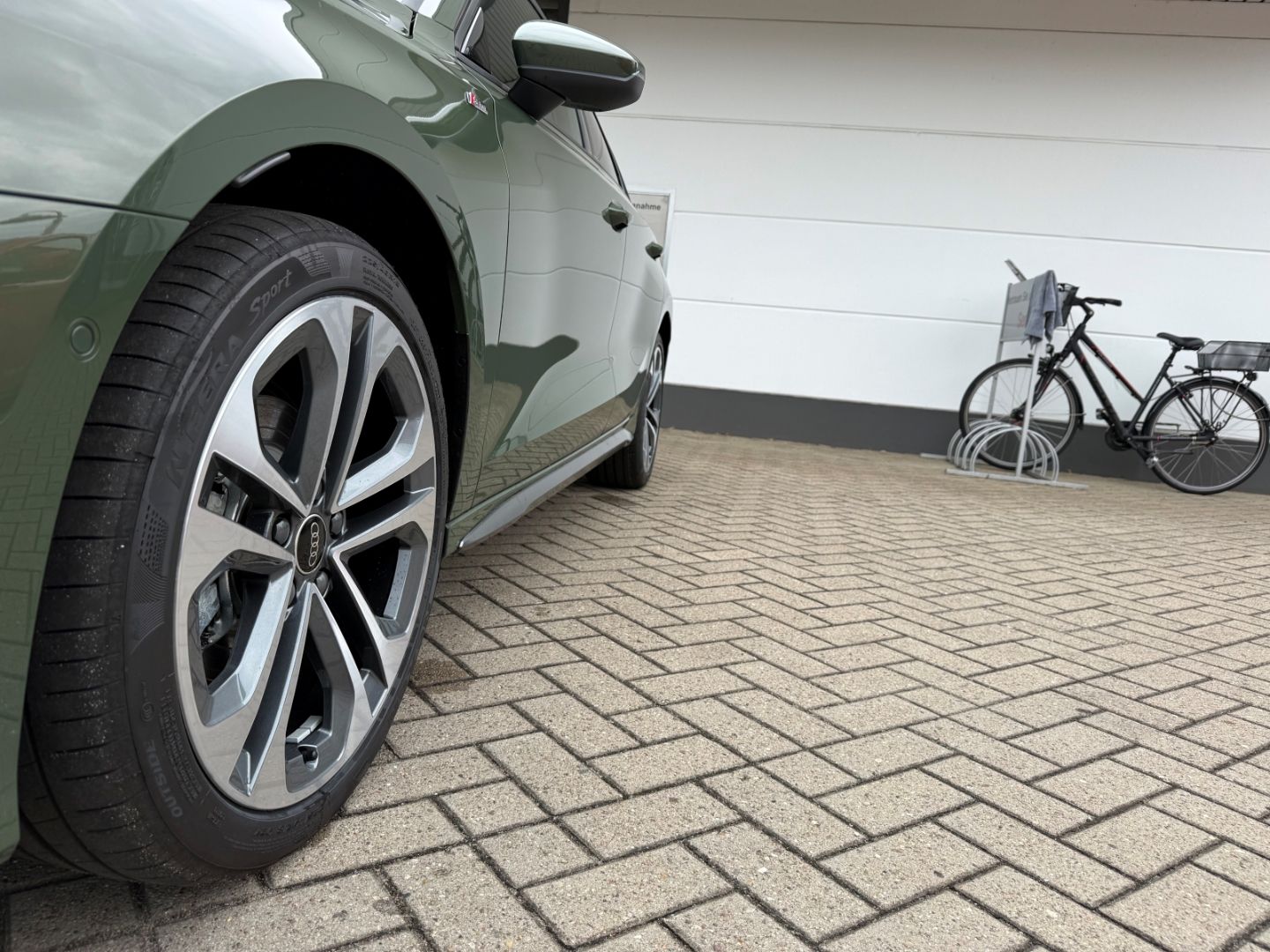 Fahrzeugabbildung Audi A3 TFSI Sportback S-Line Sport Pano Digi LED ACC