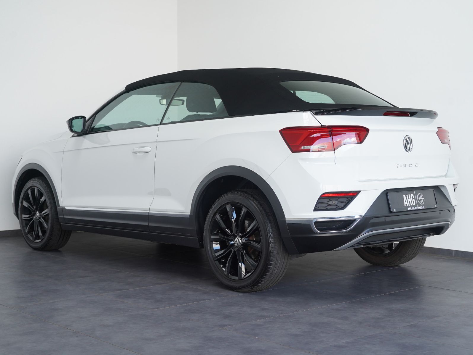 Fahrzeugabbildung Volkswagen T-Roc Cabriolet 1,5 TSI DSG Black Style NAVI/AHK