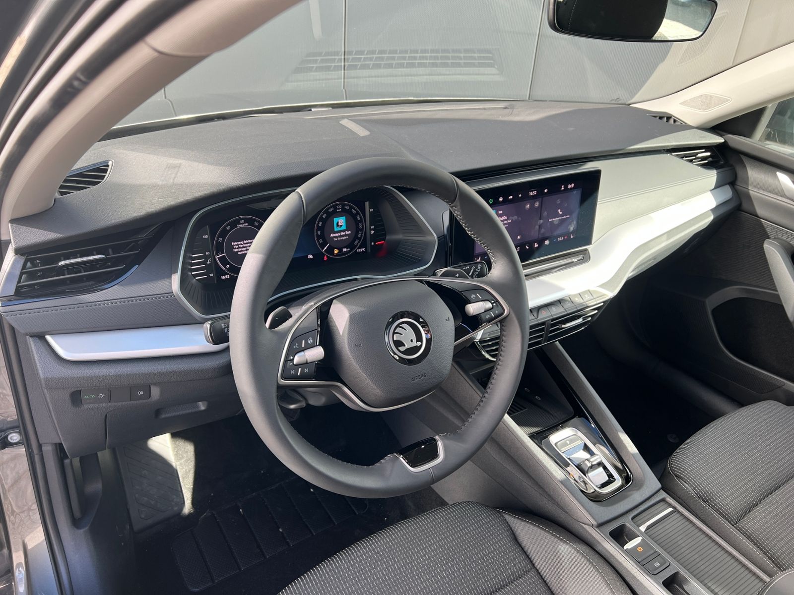 Fahrzeugabbildung SKODA Octavia Combi Selection 1.5 TSI mHEV DSG *LED, S