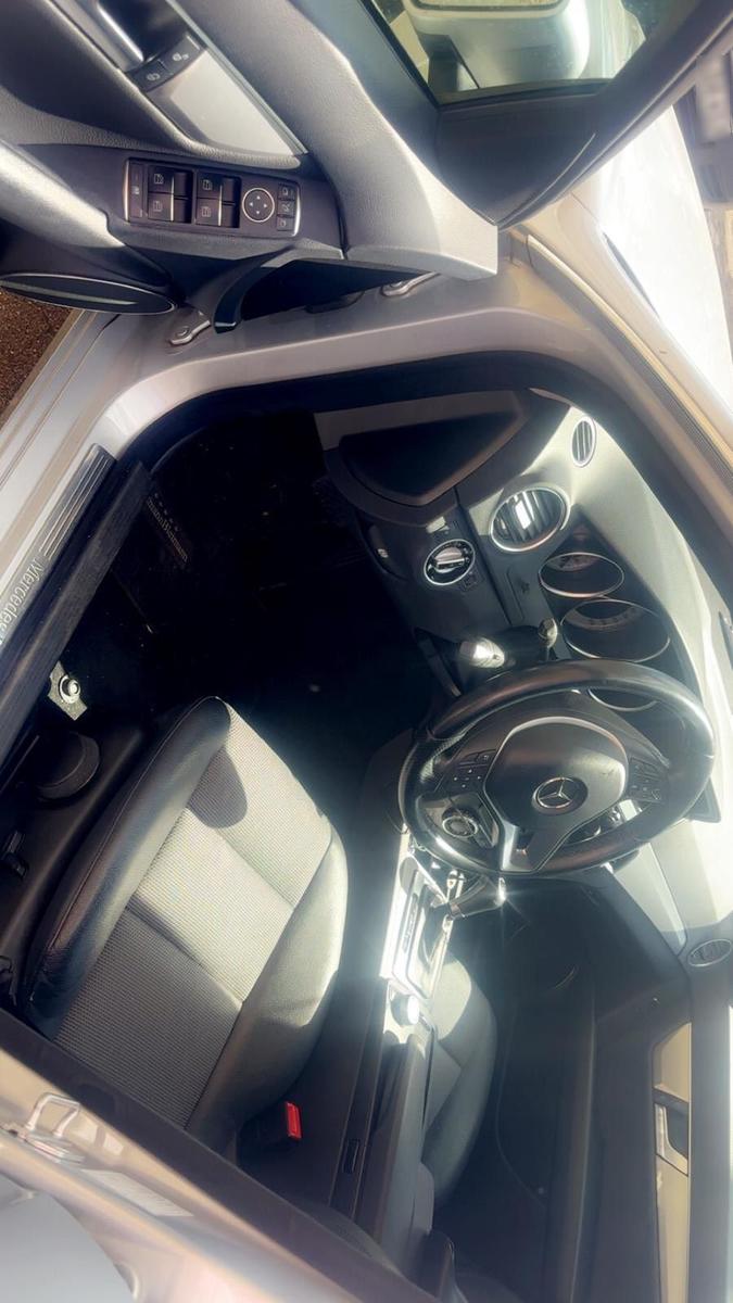 Mercedes-Benz C180 2011 — photo 7