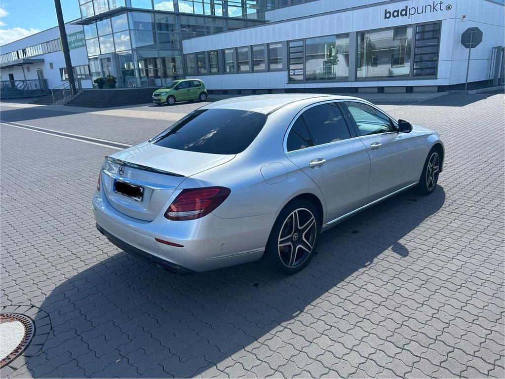Mercedes-Benz E 220