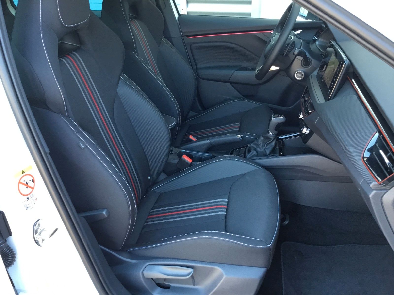 Fahrzeugabbildung SKODA Kamiq 1.5 TSI DSG Monte Carlo+AHK+Navi+Kamera