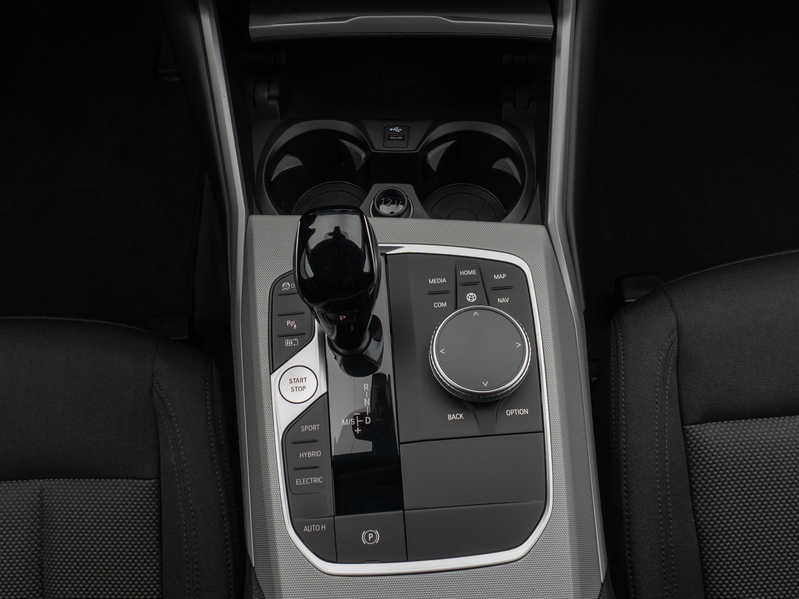 Fahrzeugabbildung BMW 330e Laser HUD DAB PDC Stop&Go Komfort Alarm