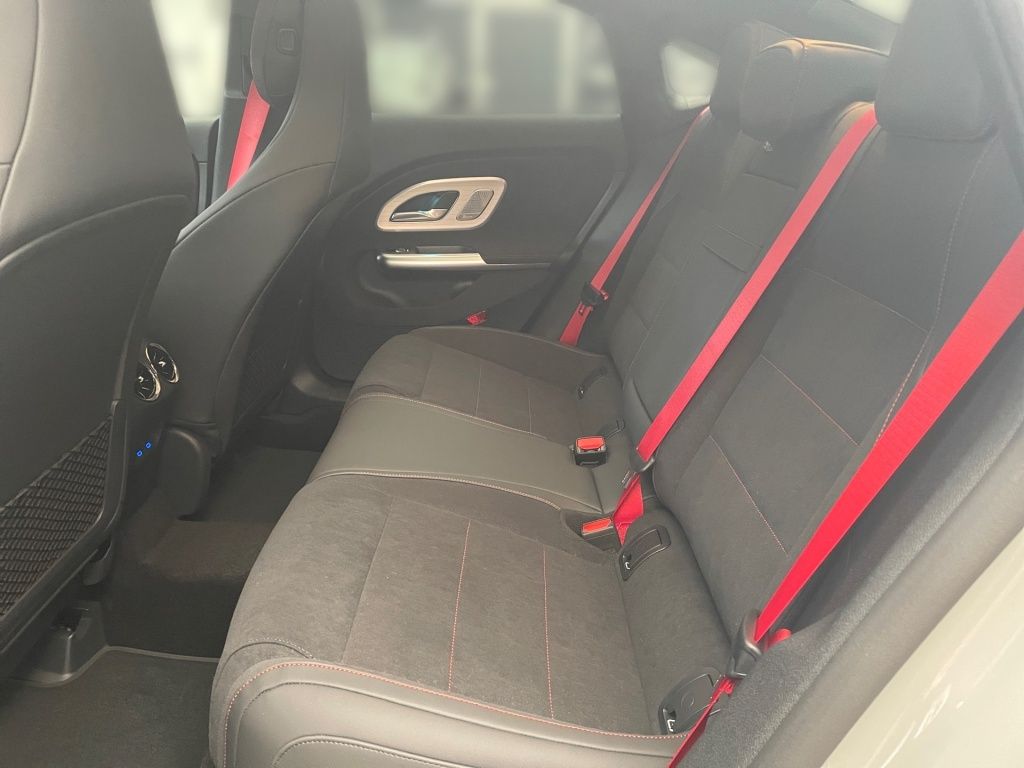 Fahrzeugabbildung Mercedes-Benz CLA 220 4M +AMG+NIGHT+AHK+SUPERSCREEN+BURM+MEMOR