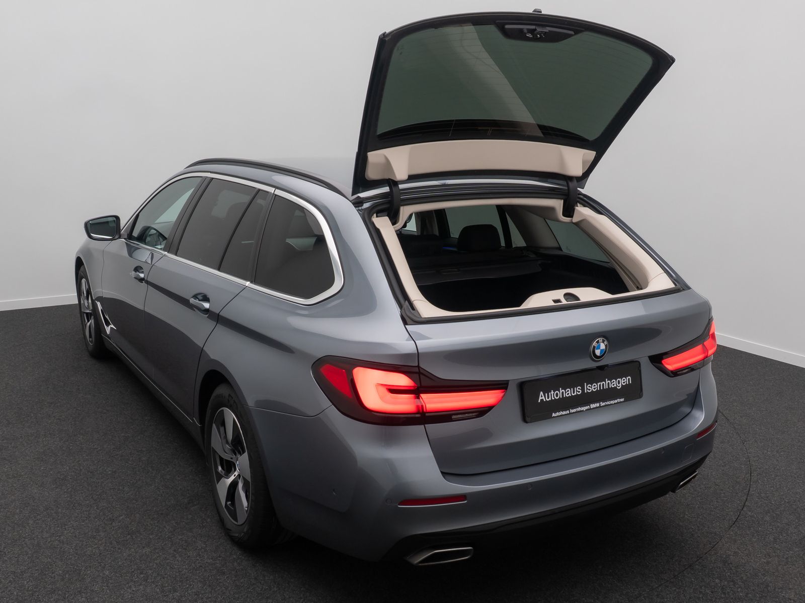 Fahrzeugabbildung BMW 520d DisplKey 4xKlima Laser HUD DAB Kamera AHK