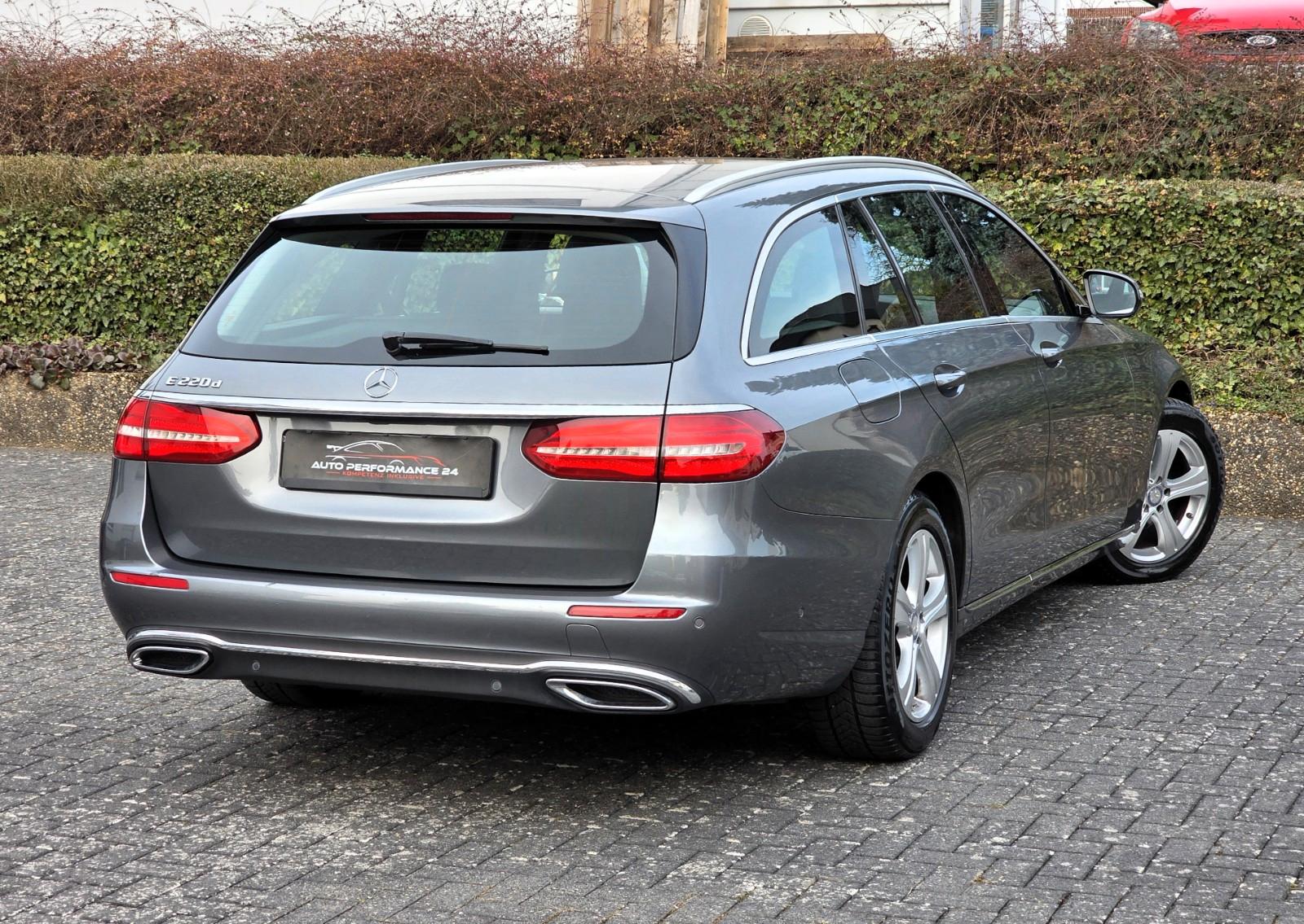 Mercedes-Benz E 220D T AUTOMATIK*LED*RFK*BSA*NAVI*GRA*PDC*SHZ