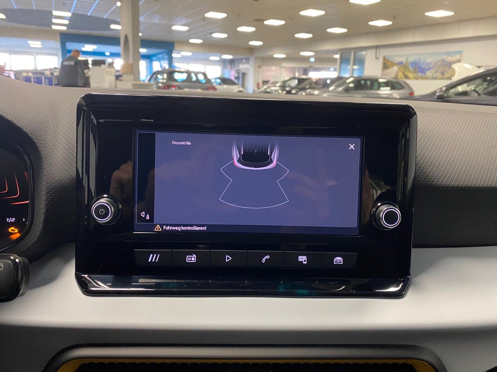 Fahrzeugabbildung SEAT Arona 1.0 TSI STYLE+2030 GARANTIE+Sitzheizung+BC