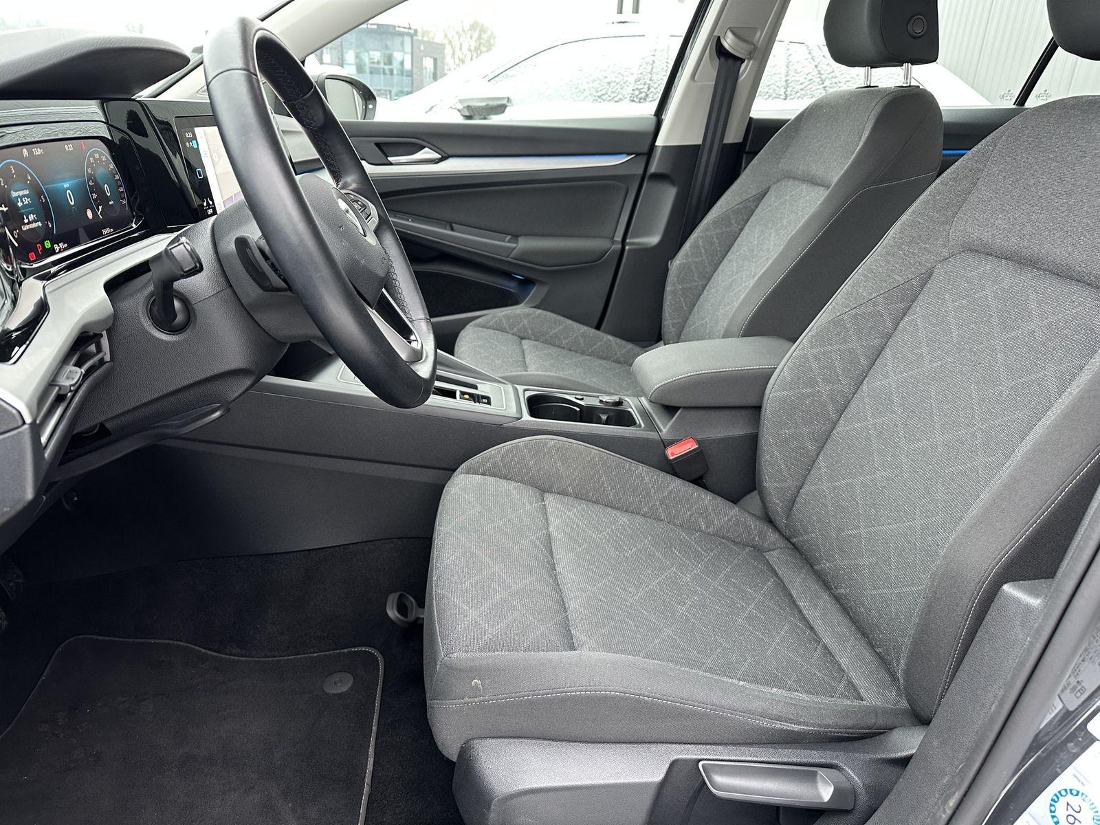 Fahrzeugabbildung Volkswagen Golf Variant 2.0 TDI DSG Life NAV+LED+KAM+17ZOLL