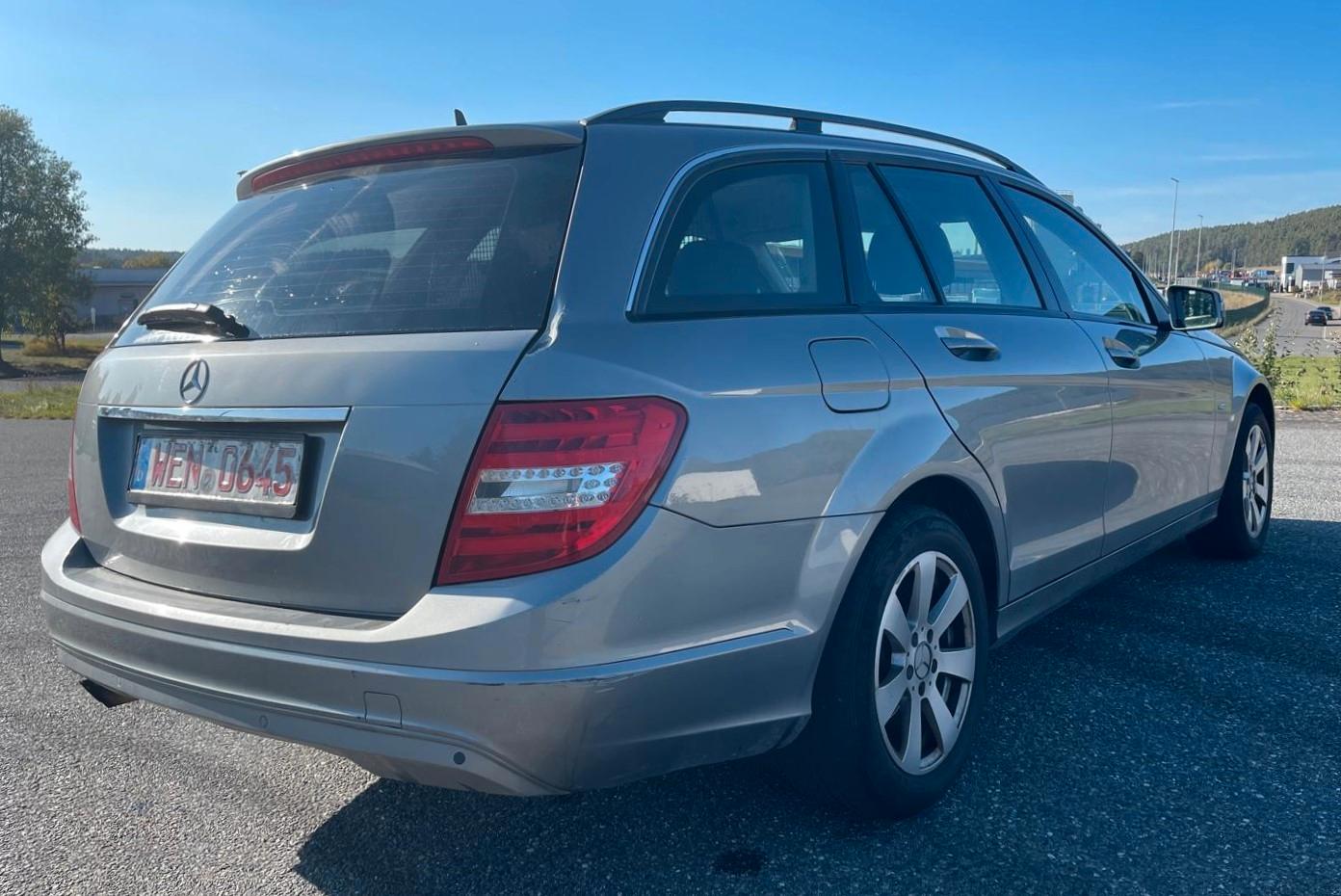 Mercedes-Benz C180 2011 — rear view