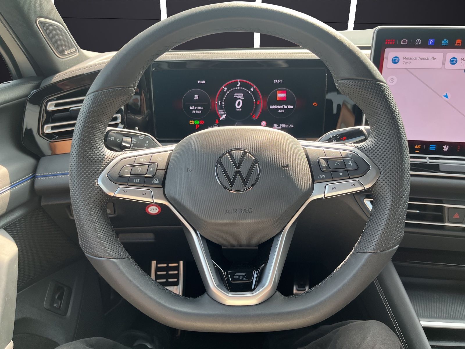 Fahrzeugabbildung Volkswagen Tiguan TDI R-Line 4M DSG MATRIX AHK PANO 20" NAV