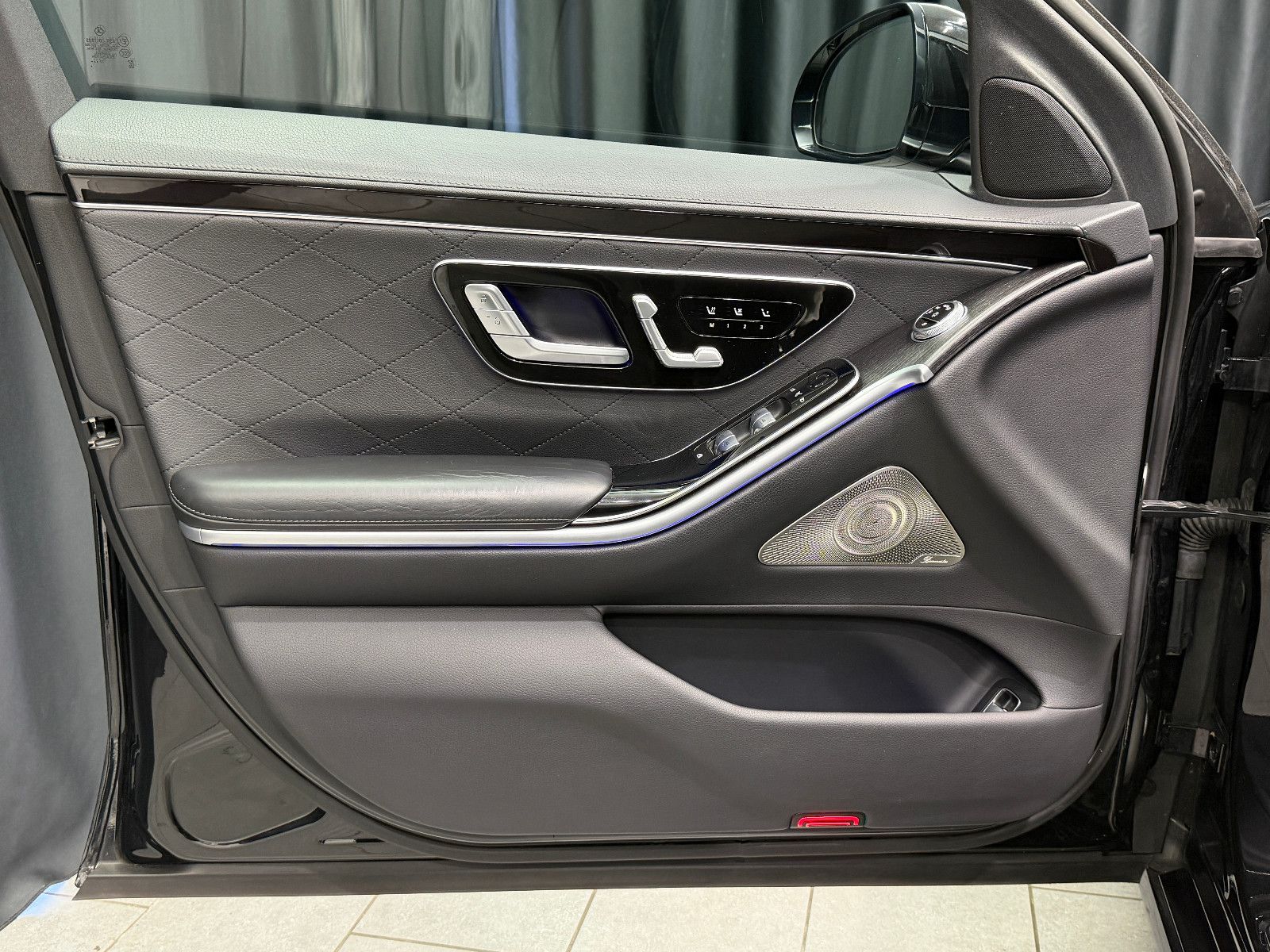 Fahrzeugabbildung Mercedes-Benz S 400 d Limousine L 4Matic|Burmester|MASSAGE|HuD