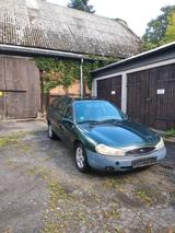Ford Mondeo MK2 Kombi - Ford Mondeo mit Benzin-Antrieb: Kombi, Mk2