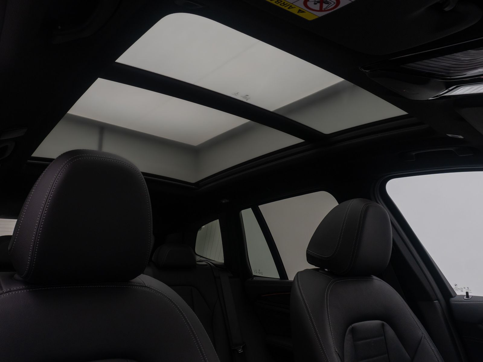 Fahrzeugabbildung BMW X3 xD30e LuxuryLine HUD DAB HiFi Panorama 19Zoll