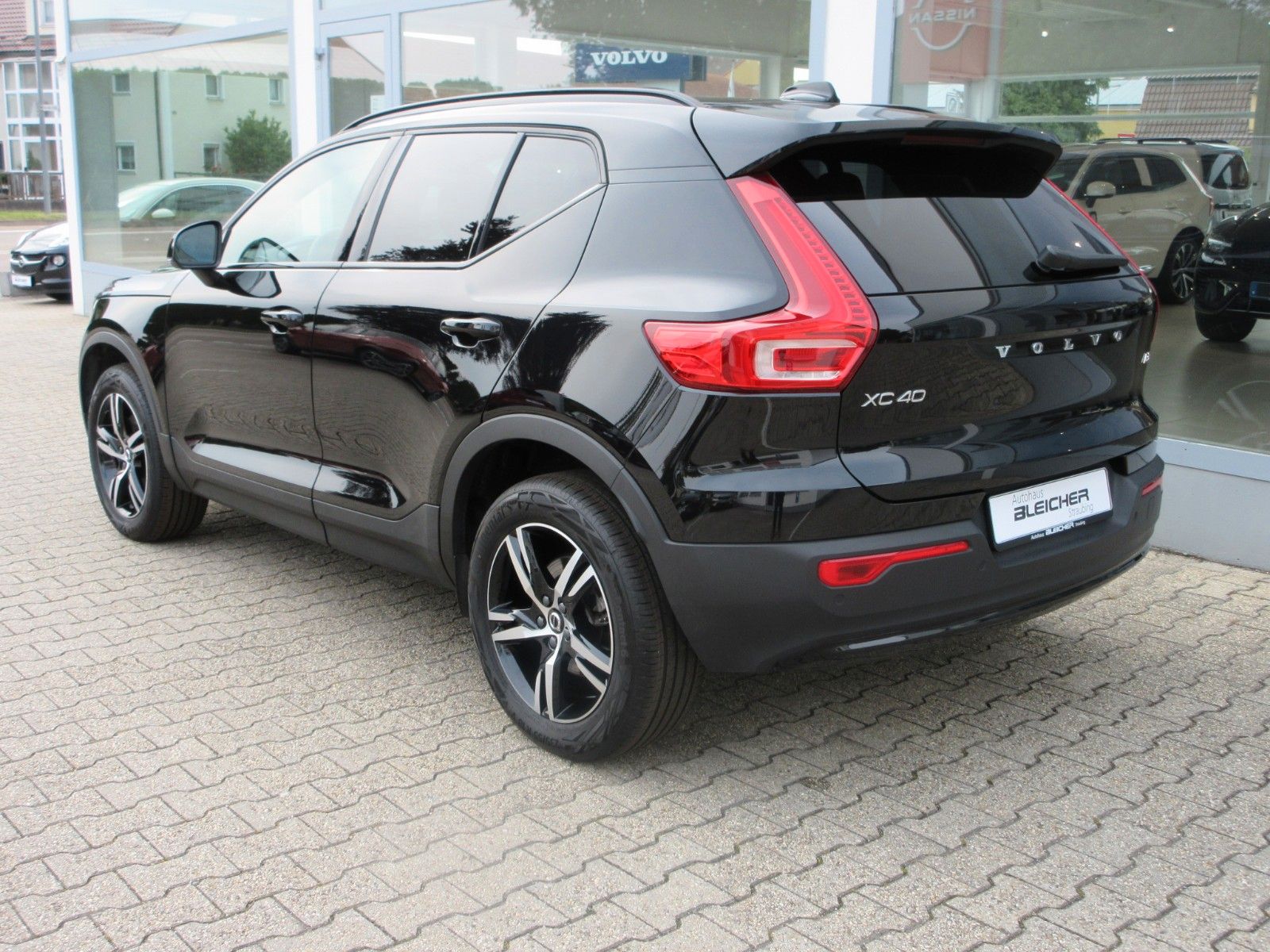 Fahrzeugabbildung Volvo XC 40 Plus Dark 2WD
