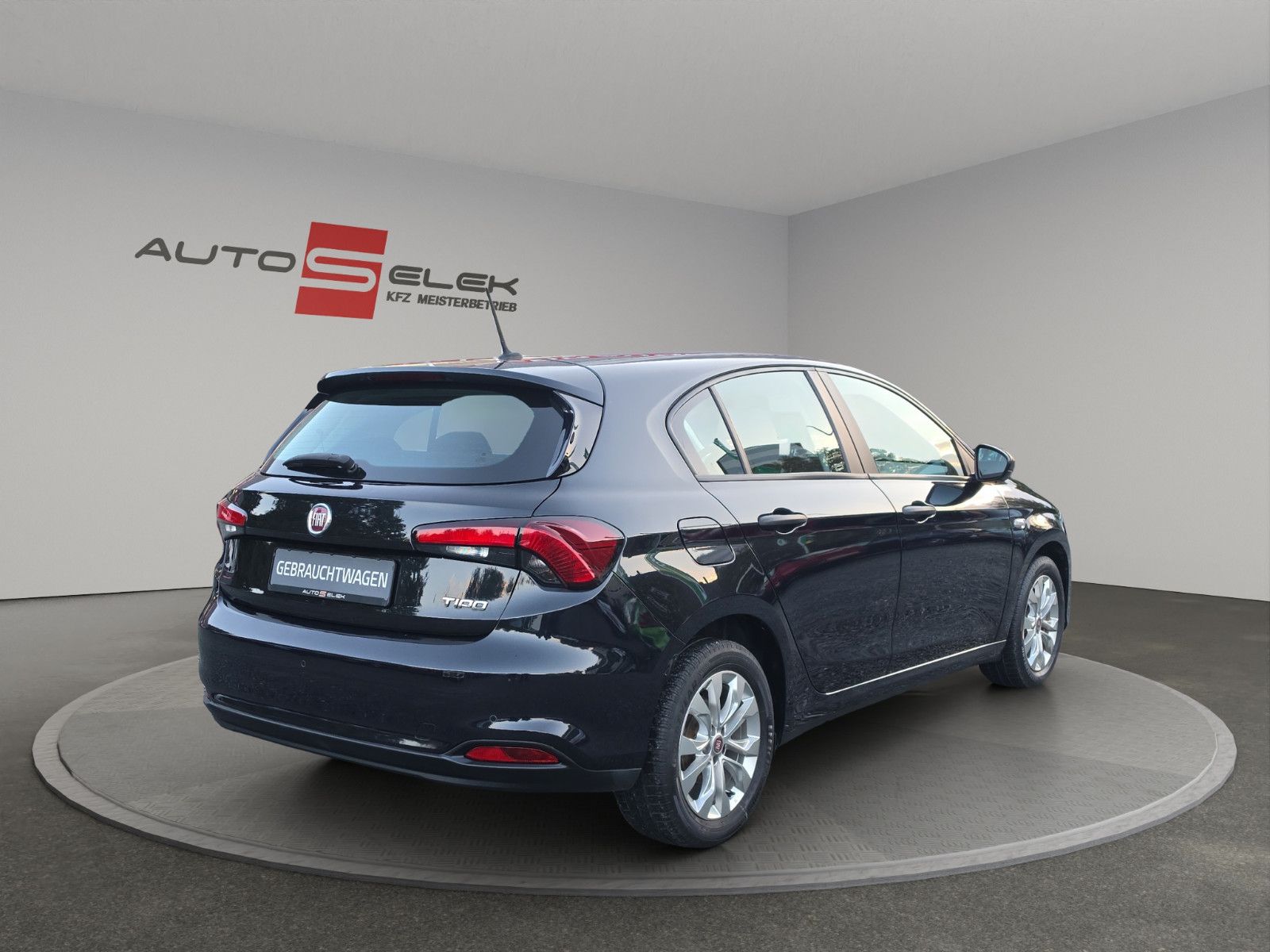 Fahrzeugabbildung Fiat Tipo Street NAVI SHZ PDC