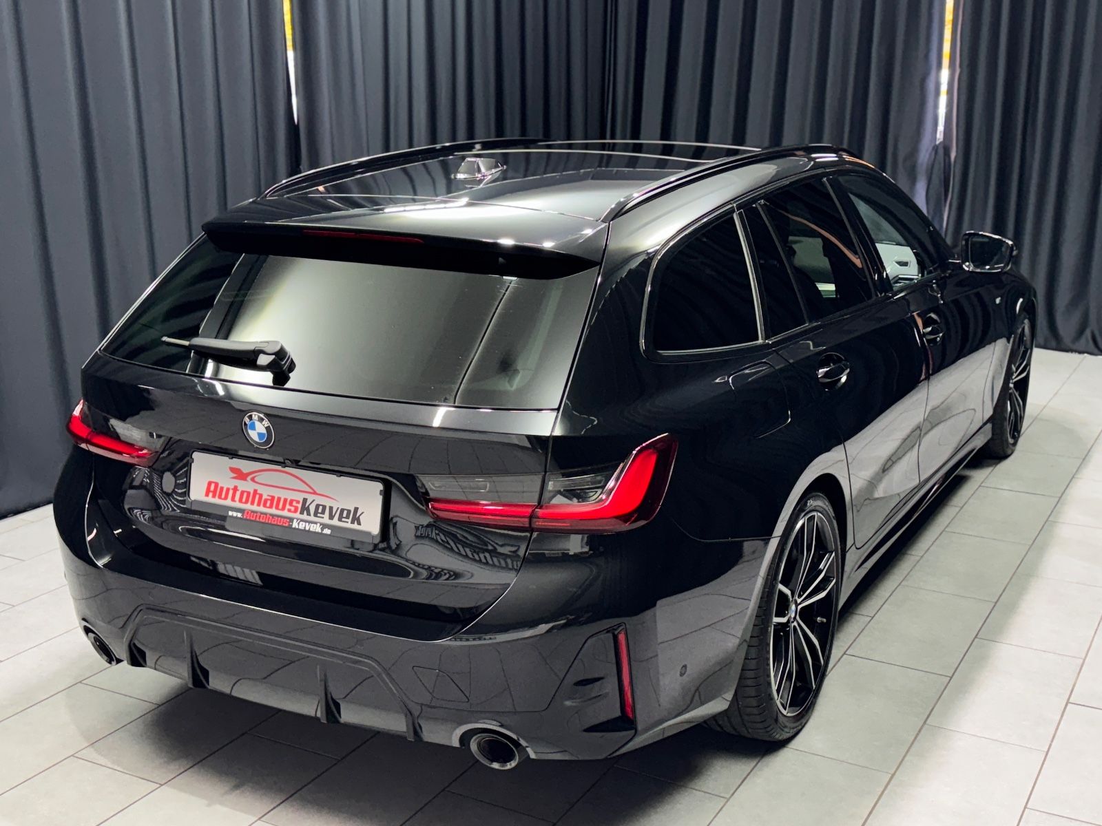 Fahrzeugabbildung BMW 320d M SPORT PRO Touring |PANO|HEAD-UP|AHK