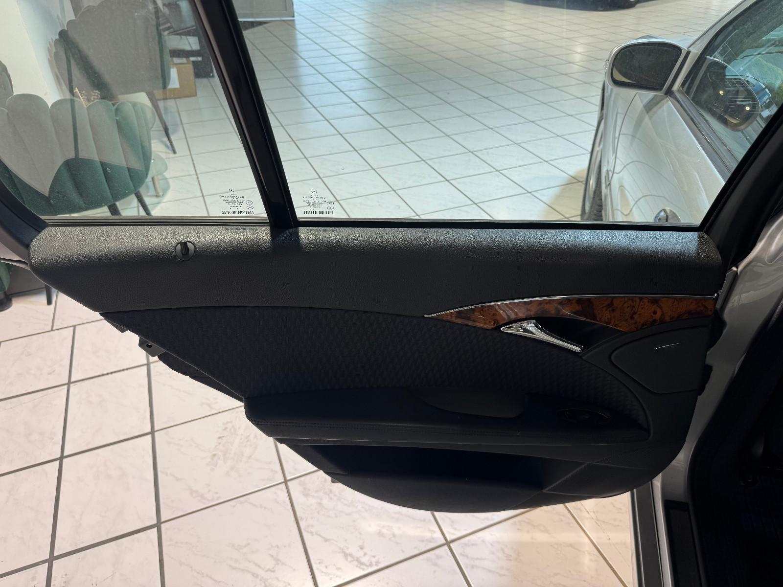 Mercedes-Benz E200 2004 — photo 15