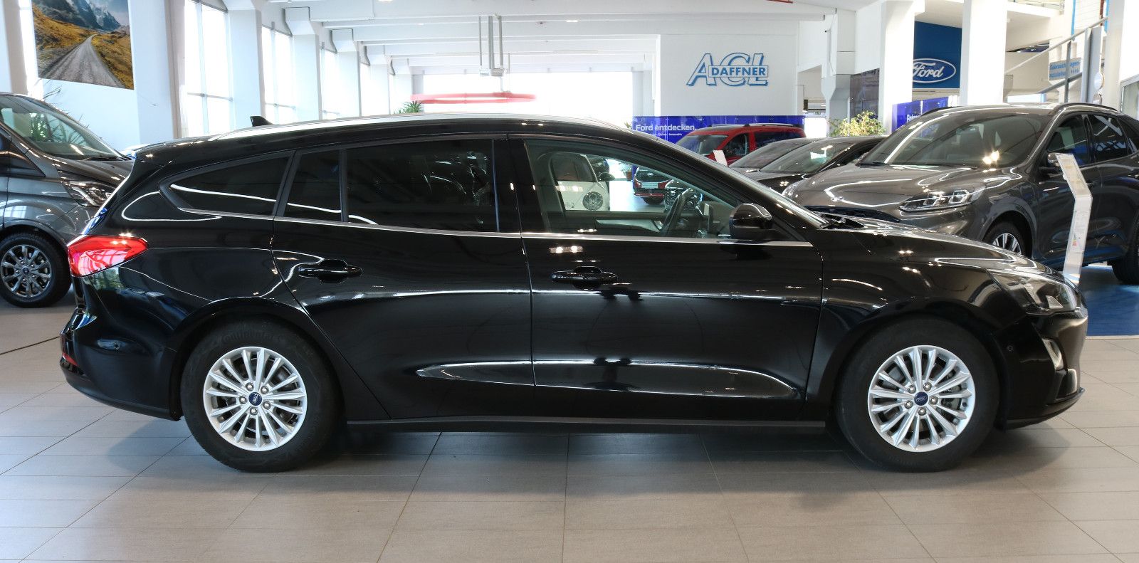 Fahrzeugabbildung Ford Focus Turnier Titanium  Automatik   Navi/Kamera