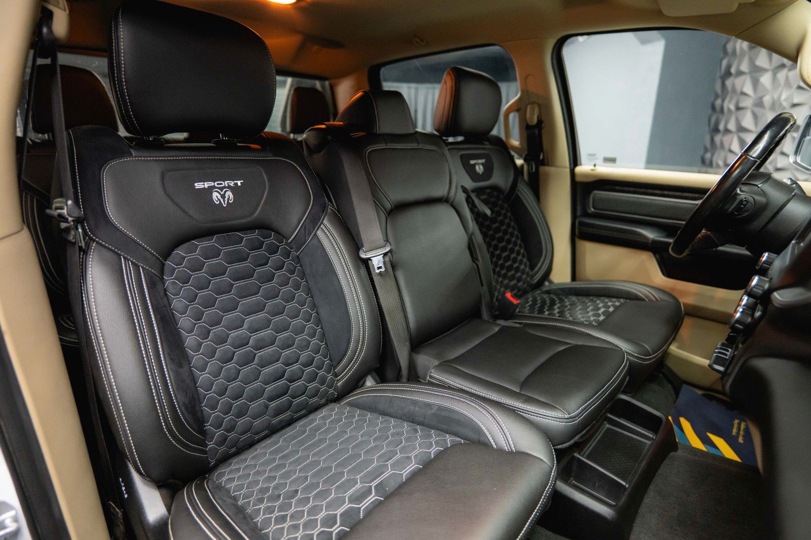 Fahrzeugabbildung Dodge RAM 5.7 V8 HEMI 4x4 OFFROAD LONGBED AXLE LOCK