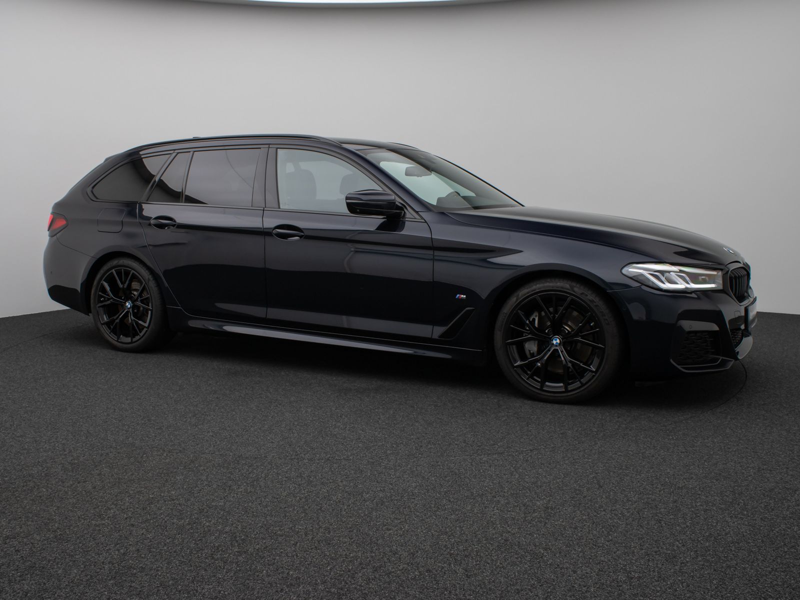 Fahrzeugabbildung BMW 530d M Sport 360°DAB H/K Massage Alarm 19Zoll
