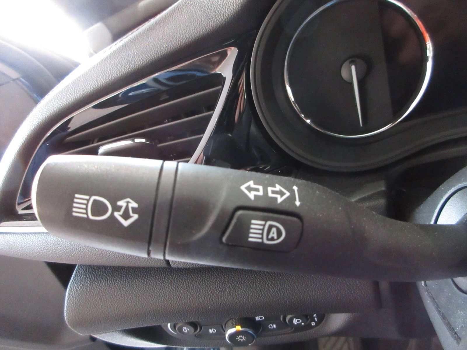 Fahrzeugabbildung Opel Insignia B 2.0D ST LED/NAVI/SHZ/LHZ/AHK