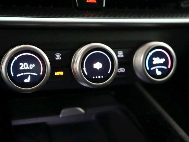 Superb COMBI SPORTLINE iV DSG+AHK+NAVI+SITZ-/LEN