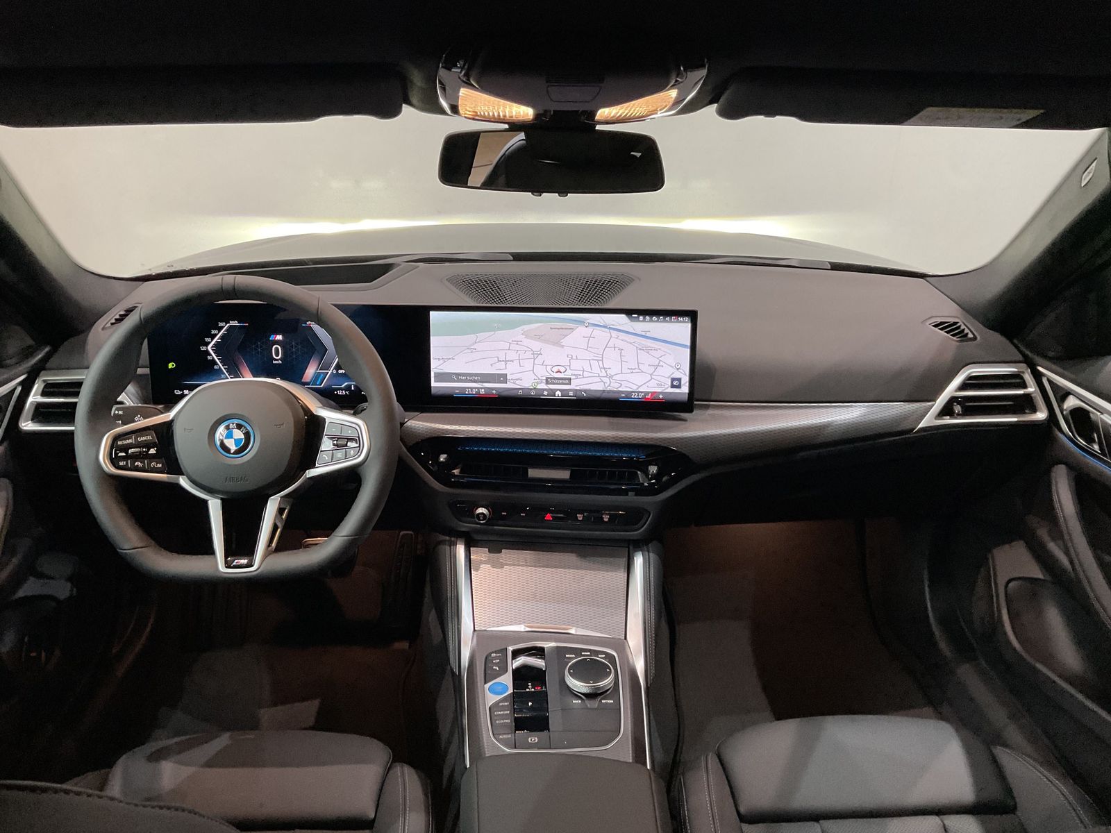 Fahrzeugabbildung BMW i4 xDrive40 Komfortzugang, AHK, Lenkradheizung