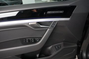 Volkswagen Touareg - 12