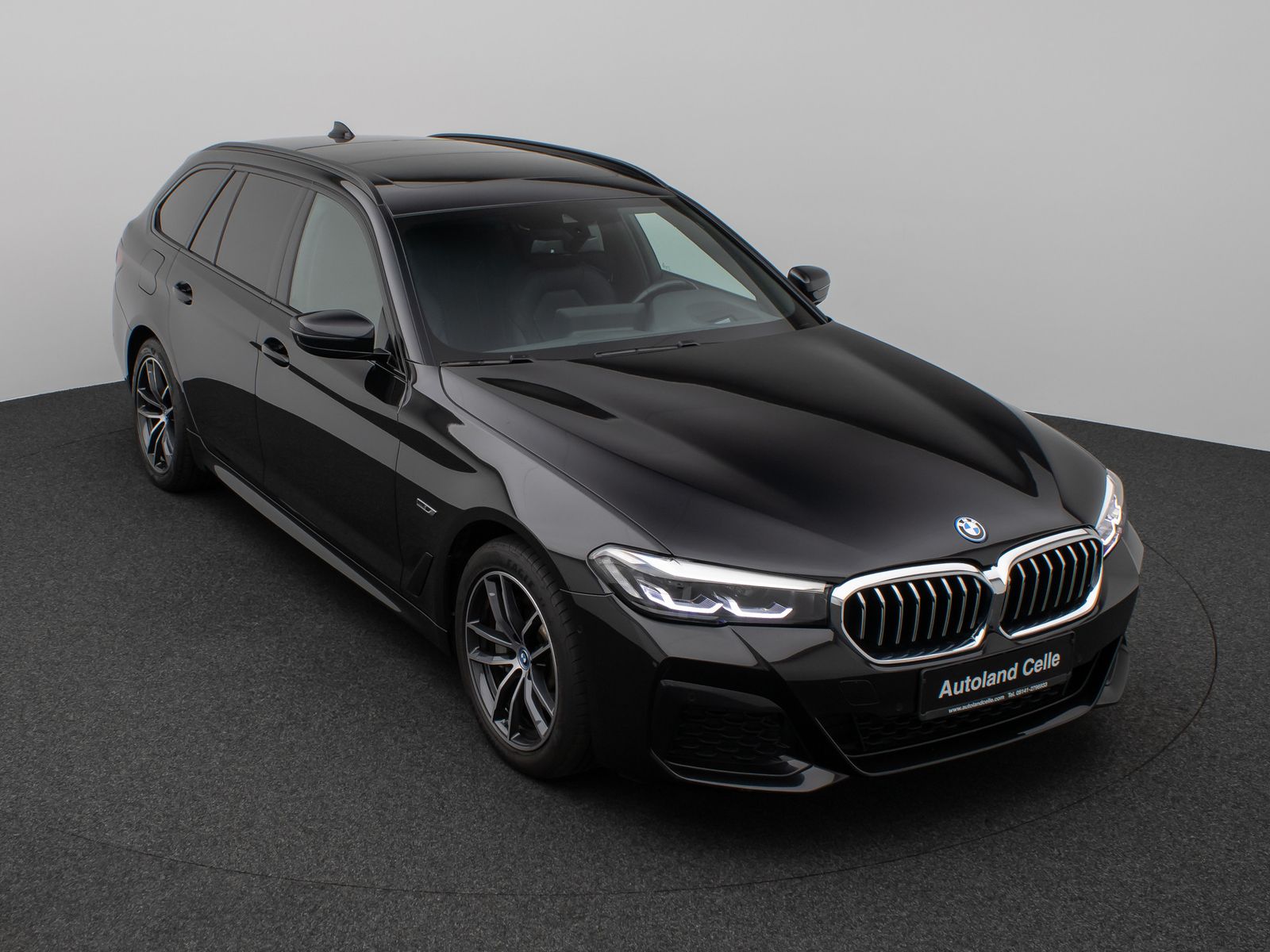 Fahrzeugabbildung BMW 530e xD M Sport Panorama HUD DAB H/K PDC AHK