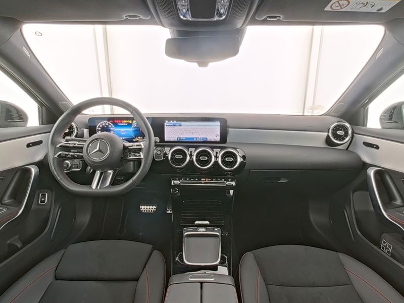 Fahrzeugabbildung Mercedes-Benz A 250 e Limousine AMG LED+Kam+Totw+11kW+WinterP