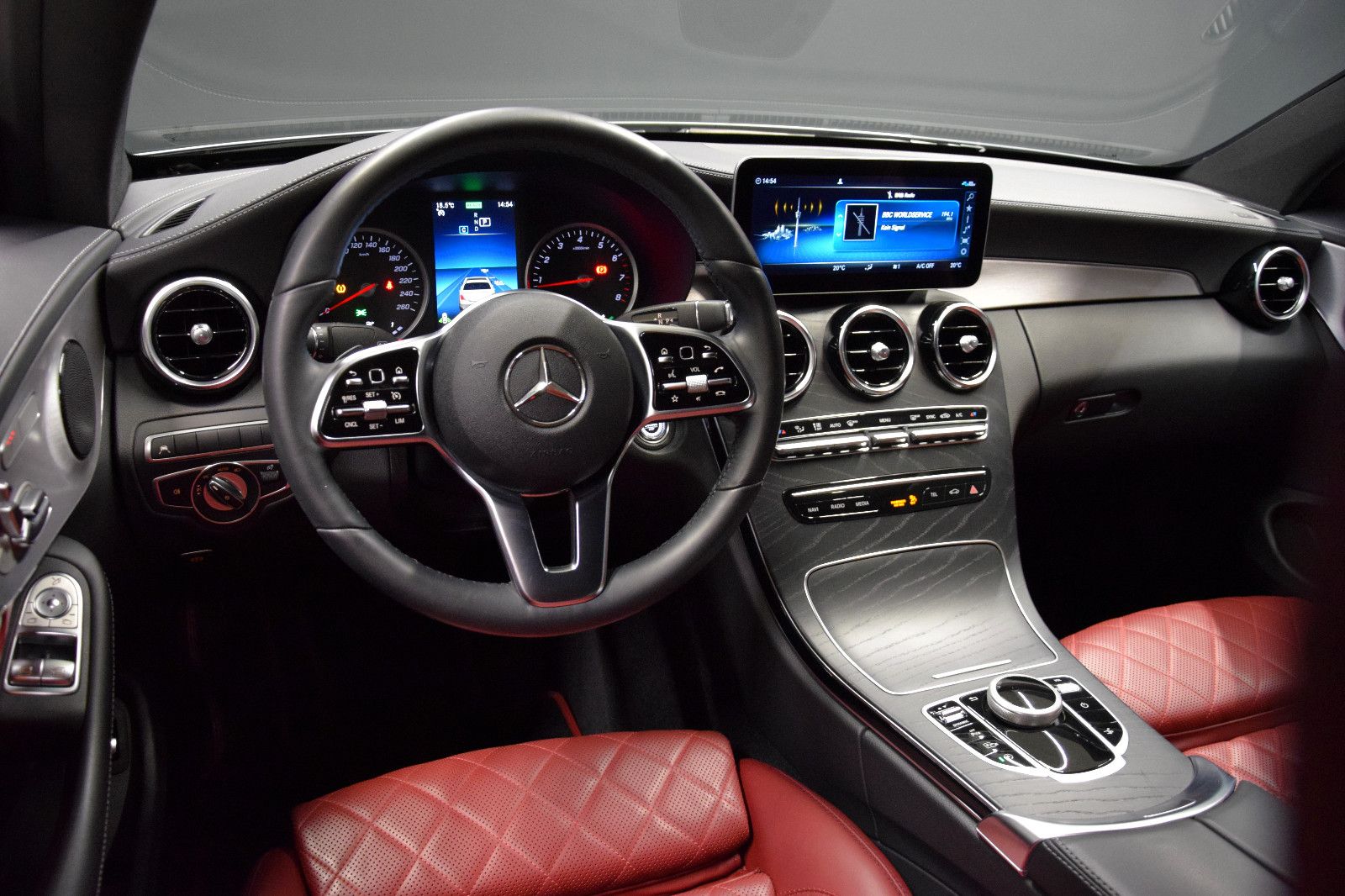 Fahrzeugabbildung Mercedes-Benz C300 4MATIC Coupé AMG LED Rotes Leder 1.Hnd 360°