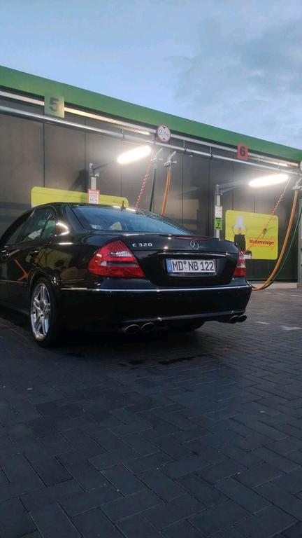 Mercedes-Benz E 320