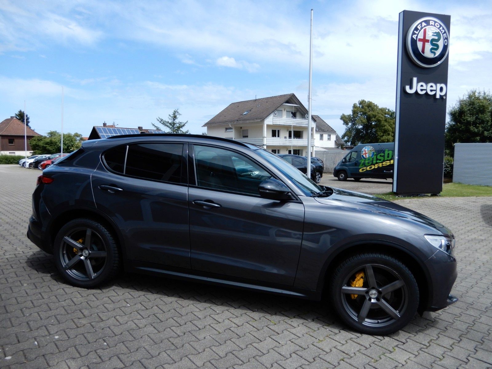 Fahrzeugabbildung Alfa Romeo Stelvio 2.2 Di B-Tech Q4 Navi Leder braun Pano