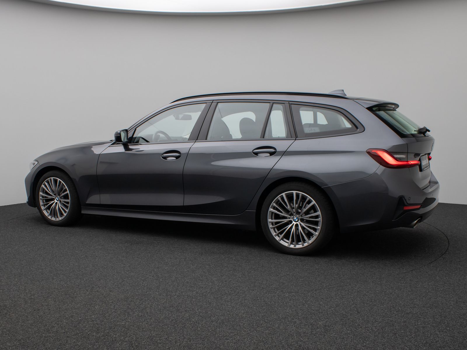 Fahrzeugabbildung BMW 320i Sport Line PDC Stop&go Standhzng Leder 18"