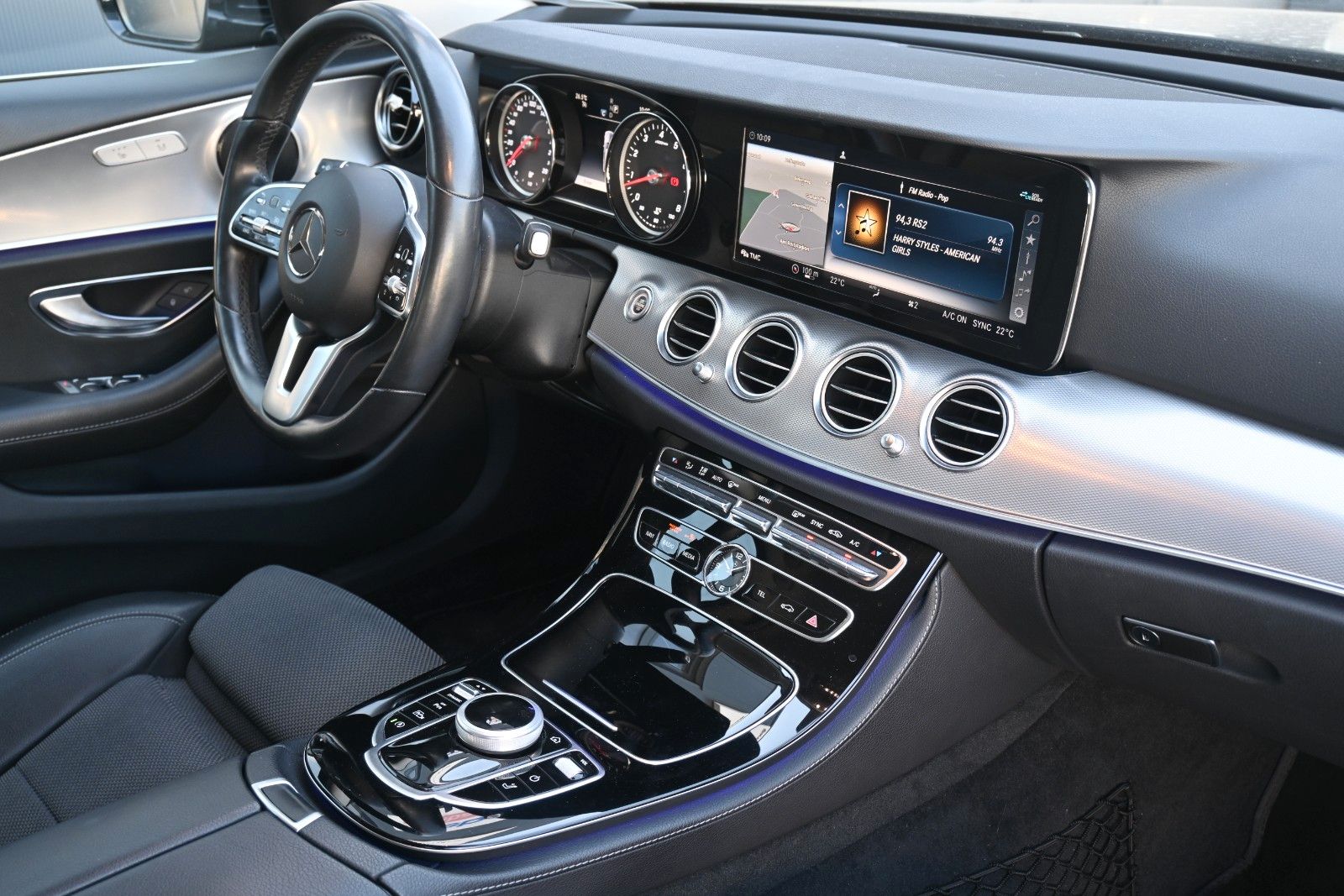 Fahrzeugabbildung Mercedes-Benz E 200 Autom. T-Modell 4Matic*RFK*LED*BLIS*