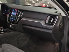 Fahrzeugabbildung Volvo XC60 Essential 2WD ( CAMERA/ APPLE/ LED/ DAB/