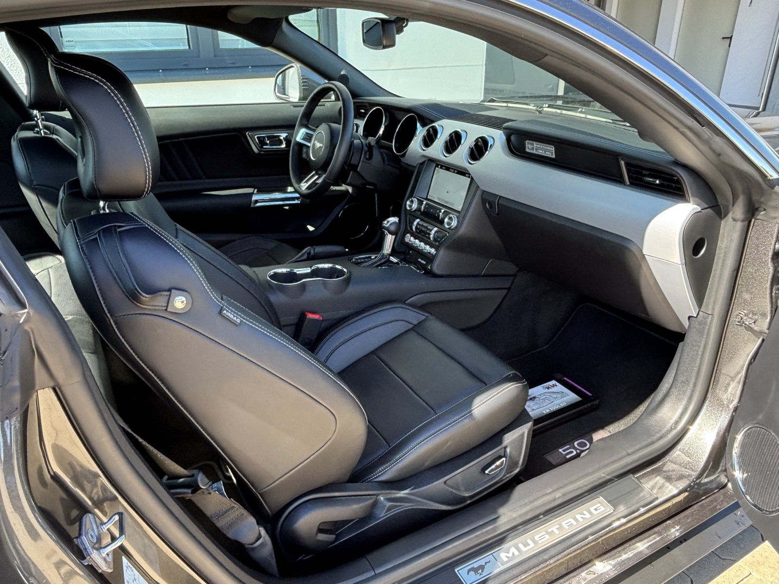 Ford Mustang (GT 5.0 Fastback 20Zoll/KW-V3/COC/SYNC3)