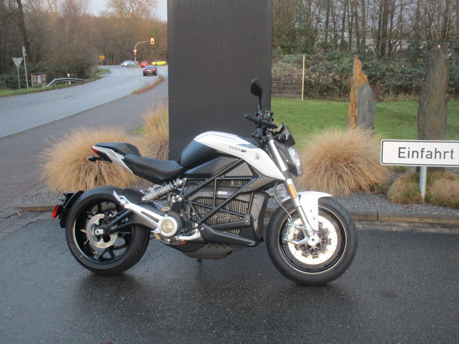 Zero S Street 15.6 MY26*15PS*A1*Tempomat