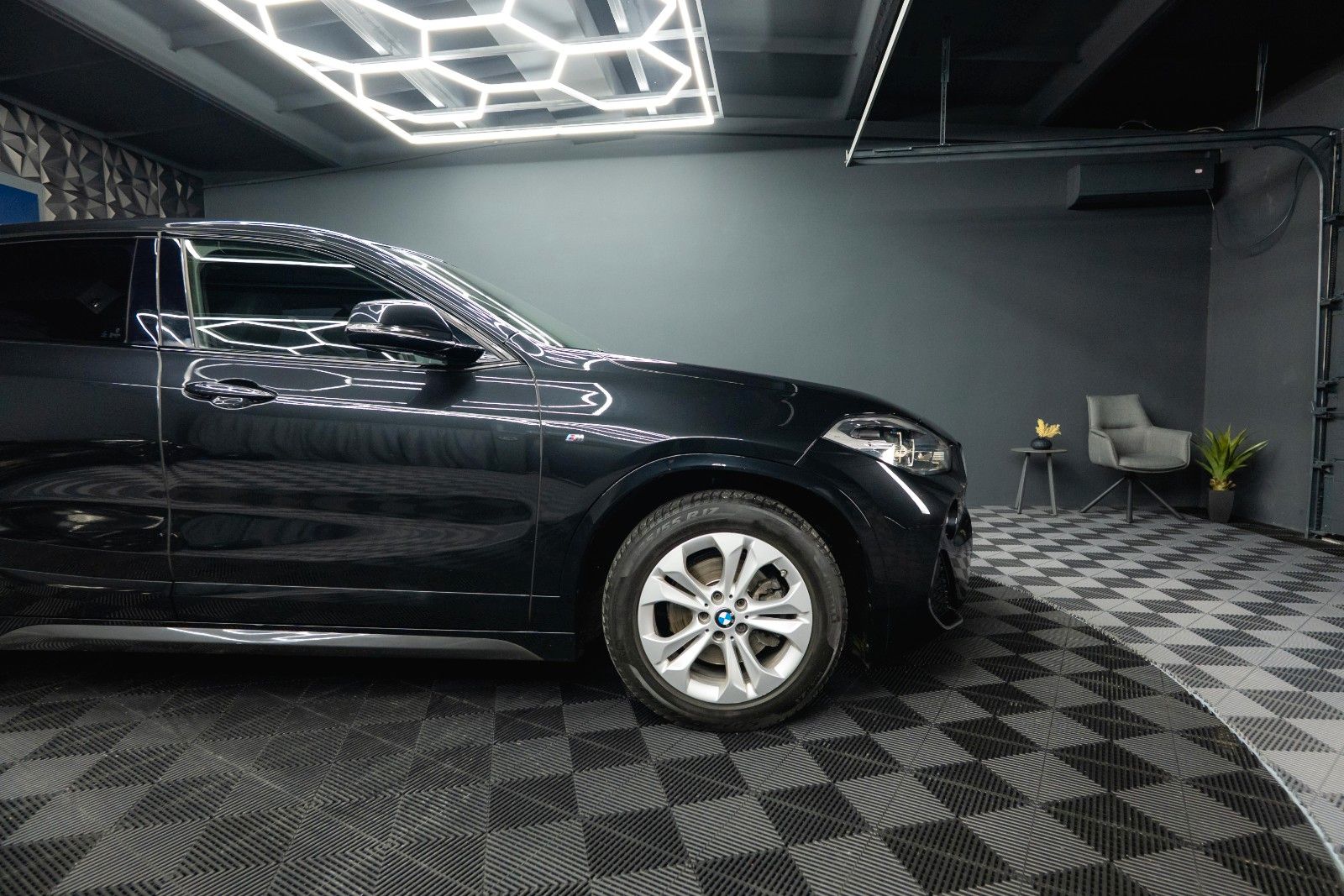 Fahrzeugabbildung BMW X2 sDrive 18i M Sport Automatik *Alcantara*LED*
