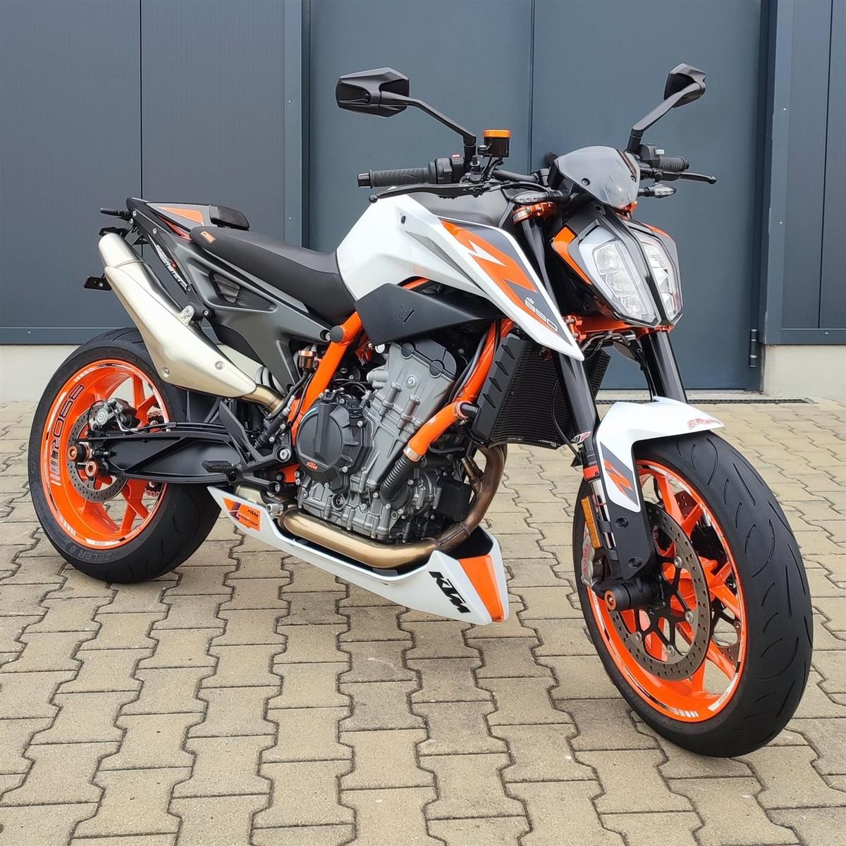 KTM 890 Duke R