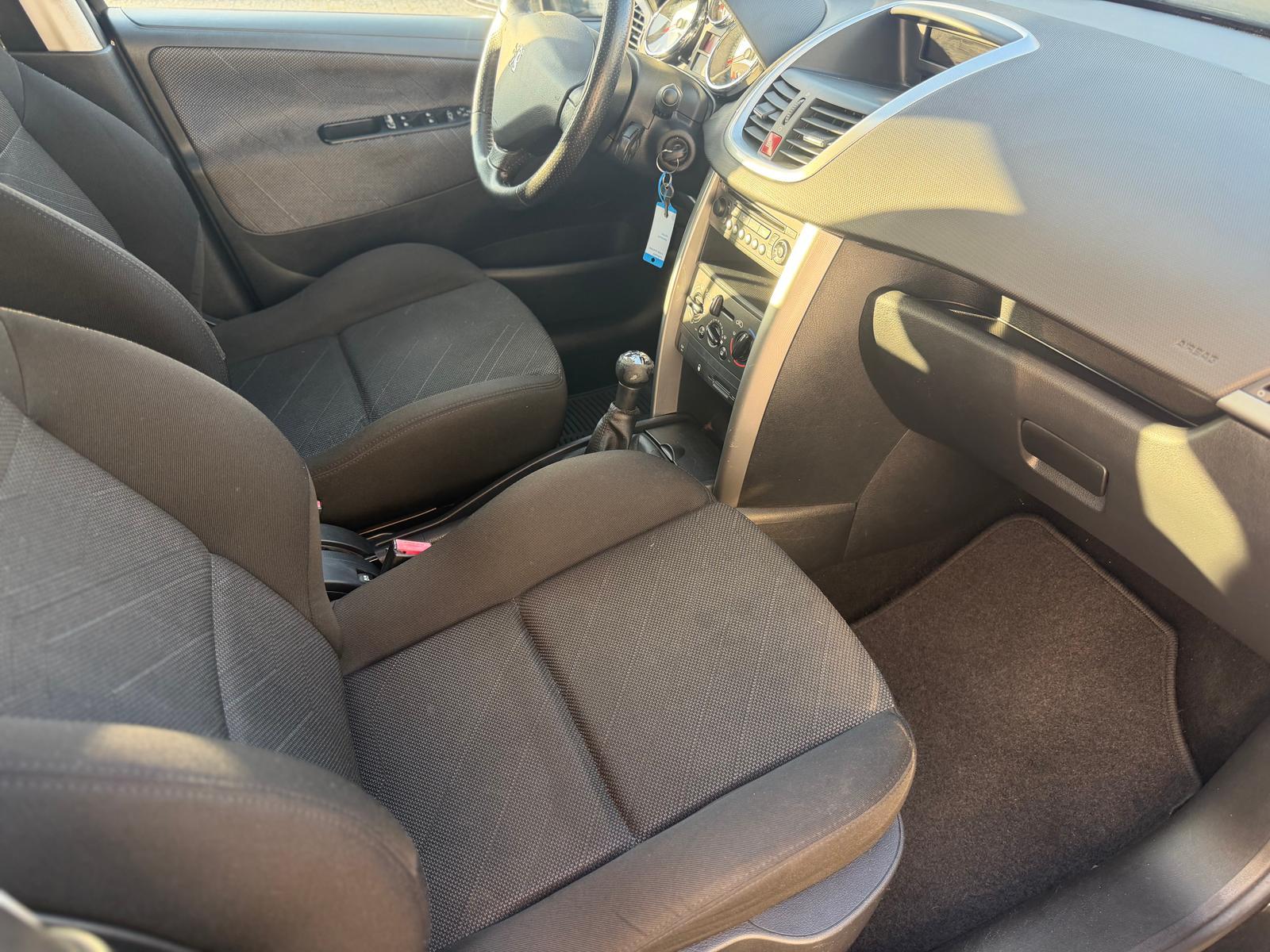 Peugeot 207 2009 — photo 9